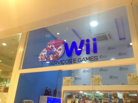Painel de serviços e games. Fotografia de trabalho da VLT Acrílicos.