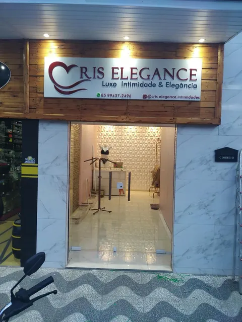 Placa de identificação Cris Elegance. Fotografia de trabalho da VLT Acrílicos.