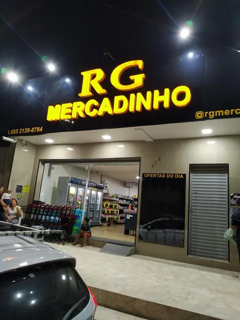 Letras iluminadas RG Mercadinho. Fotografia de trabalho da VLT Acrílicos.