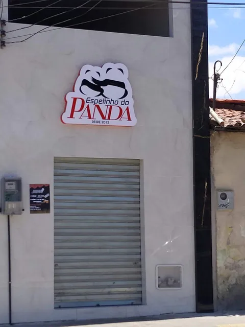 Placa Esconderijo do Panda. Fotografia de trabalho da VLT Acrílicos.
