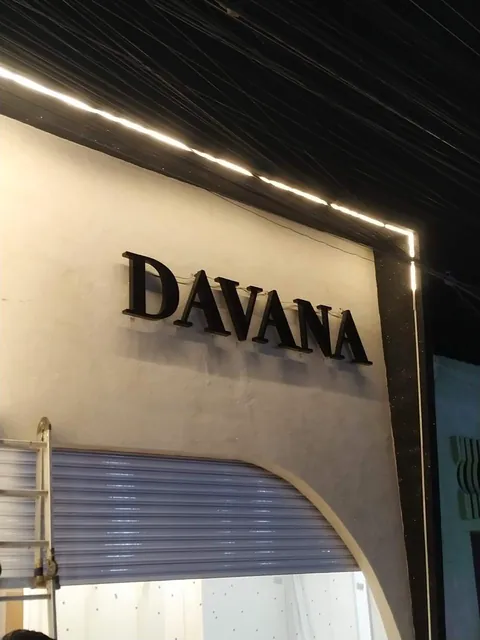 Letras caixa D’Avana em fachada. Fotografia de trabalho da VLT Acrílicos.