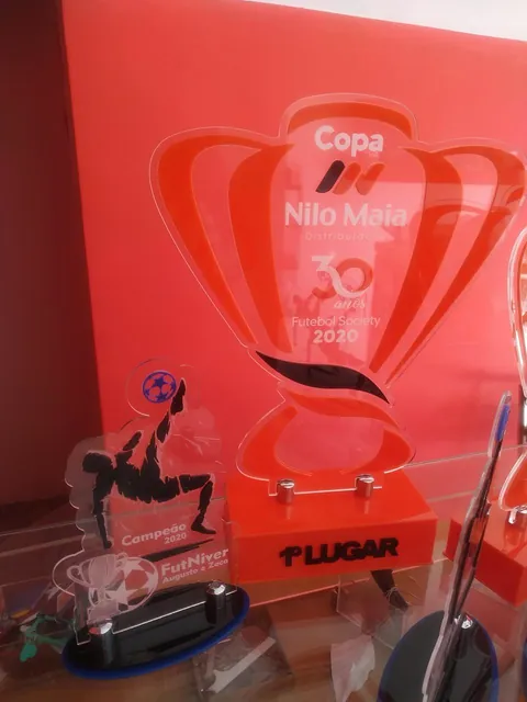 Troféus para Copa Nilo Maia. Fotografia de trabalho da VLT Acrílicos.